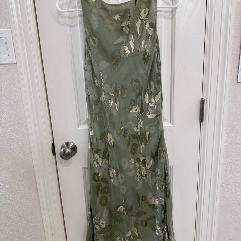 Casual Corner Women’s Elegant Sage Floral Dress - Picture 2 of 4